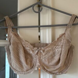 Chantelle lacey beige bra very good condition